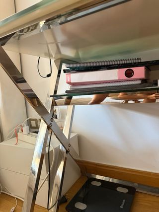 Escritorio cristal ácido y metal con bandeja