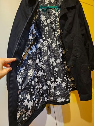 Chaqueta Negra con Forro Estampado Floral