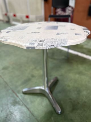 Mesa auxiliar Ikea diseño moderno