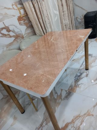 Mesa de comedor moderna mármol y metal