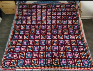 MANTA CROCHET GRANATE