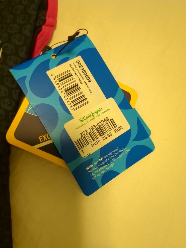 Nuovo costume da bagno Arena da ragazza