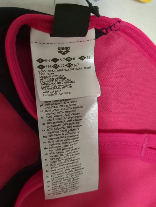 Nuovo costume da bagno Arena da ragazza