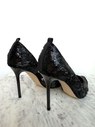Zapatos de tacón negros con lentejuelas
