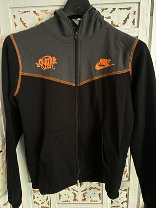Sudadera Nike con cremallera y capucha