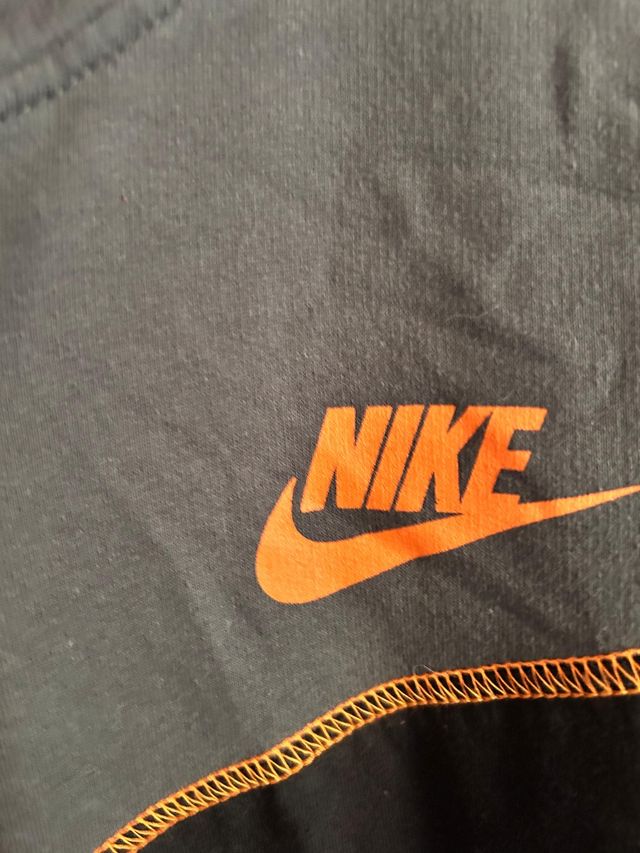 Sudadera Nike con cremallera y capucha