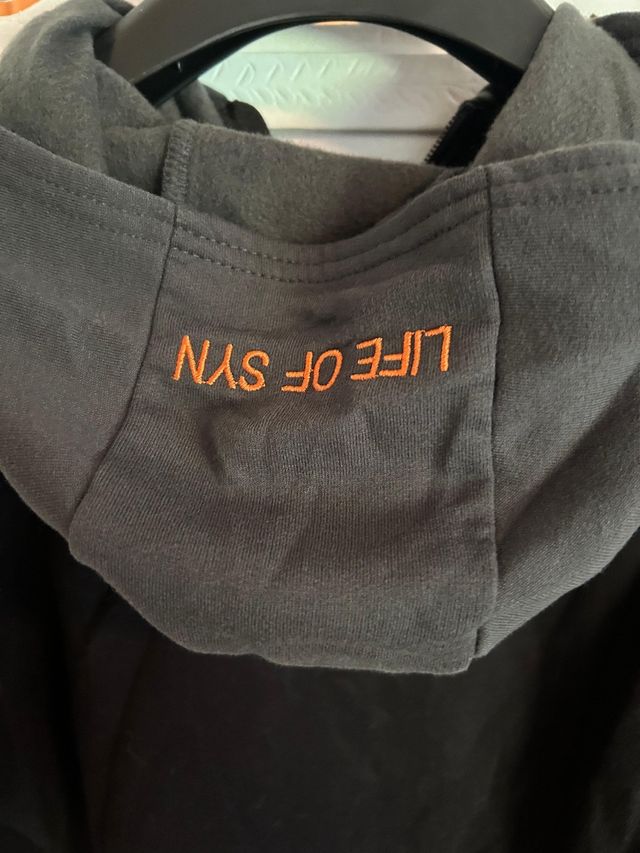 Sudadera Nike con cremallera y capucha