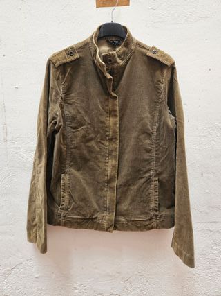 Chaqueta pana marrón tipo americana