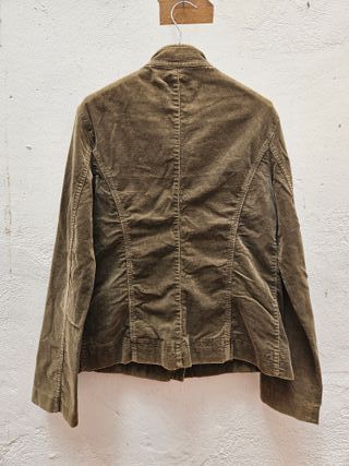 Chaqueta pana marrón tipo americana