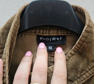 Chaqueta pana marrón tipo americana