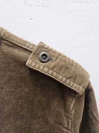 Chaqueta pana marrón tipo americana