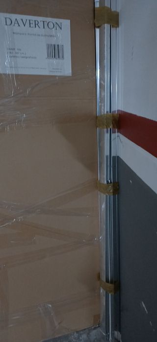 Puerta corredera de una mampara gamma.