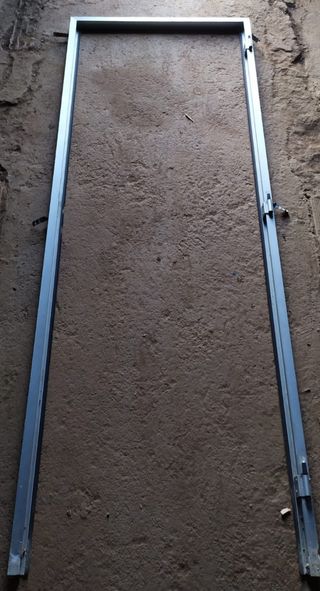 Puerta de aluminio con cristal y puertas balconera