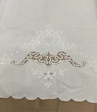 Antico asciugamano in lino ricamato