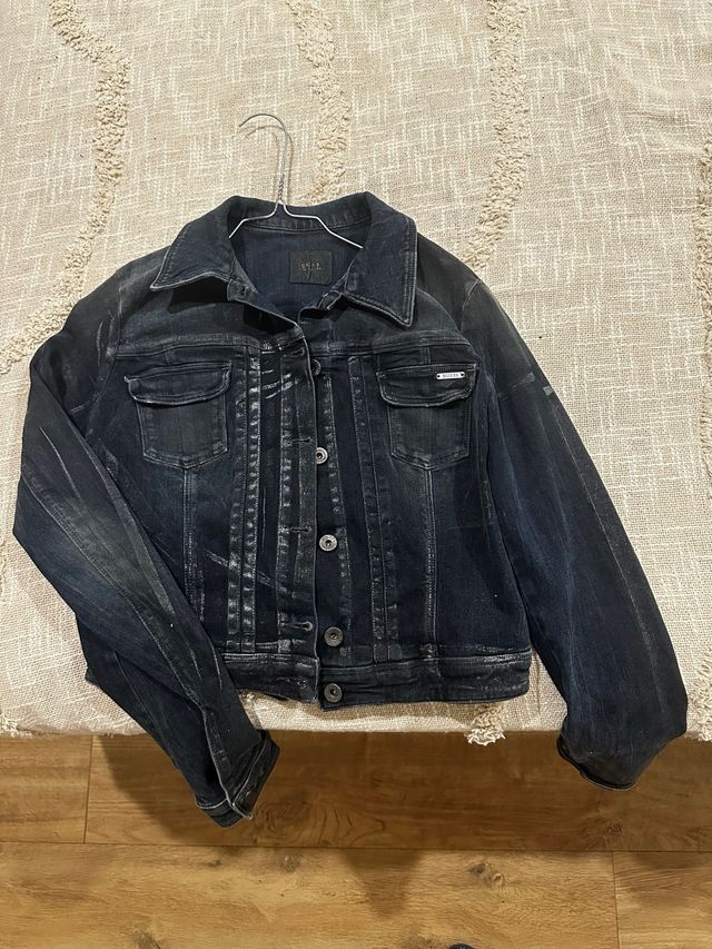 Chaqueta vaquera Guess negra