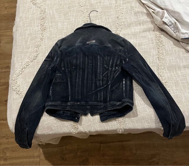 Chaqueta vaquera Guess negra