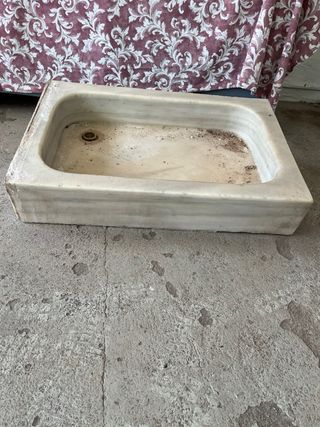 Fregadero antiguo de mármol macizo