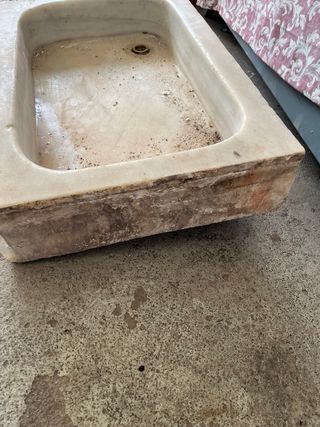Fregadero antiguo de mármol macizo