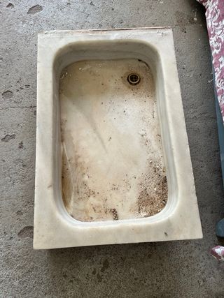Fregadero antiguo de mármol macizo