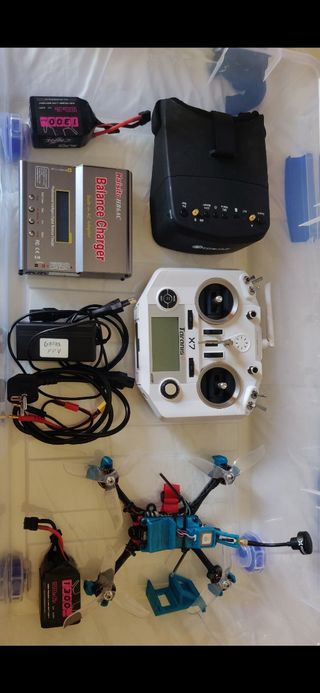 Drone Racer freestyle . Hecho a piezas .