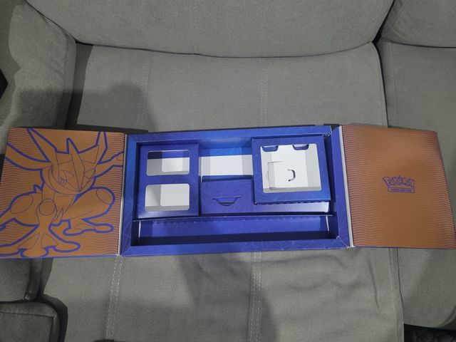 Caja Ultra Premium Greninja Collection Vacía