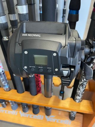 Carrete Eléctrico Daiwa Tanacom 800