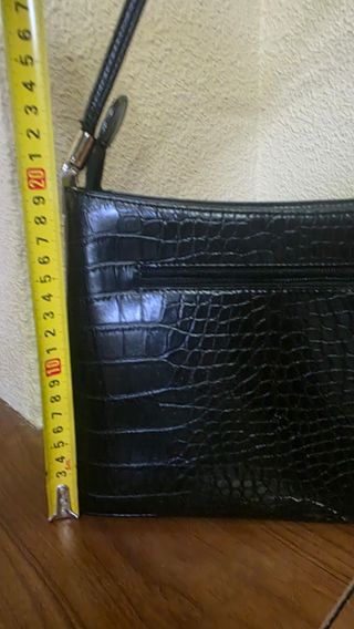 Bolso cartera negra de dama con asa