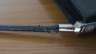 Bolso cartera negra de dama con asa