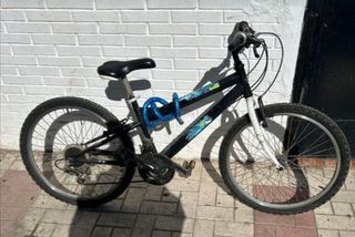 Bicicleta de montaña negra