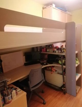 Litera con escritorio