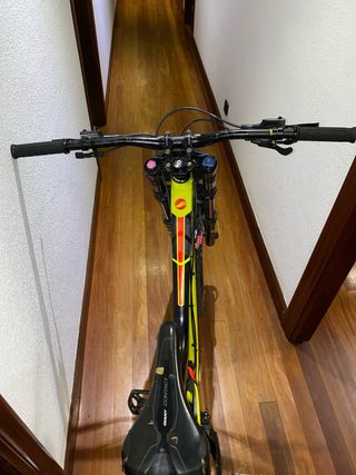 Giant Glory 2 2016 DH