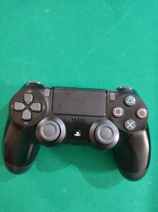 Playstation 4 + Mando + 6 Juegos