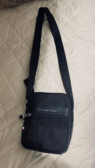 Bolso bandolera Tommy Hilfiger negro