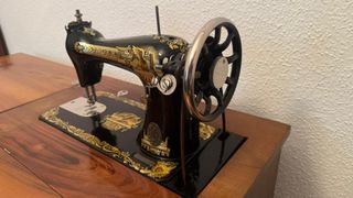 Maquina de coser Singer antigua