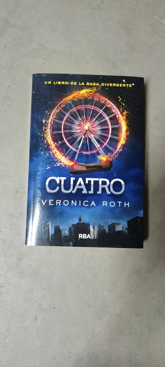 Cuatro / Four: A Divergent Collection