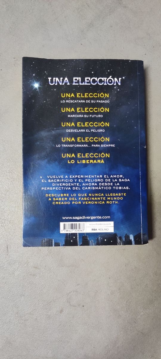 Cuatro / Four: A Divergent Collection