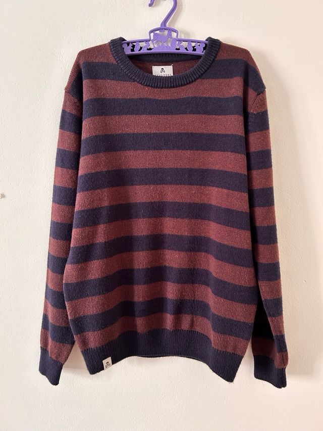 Jersey de rayas azul marino y granate