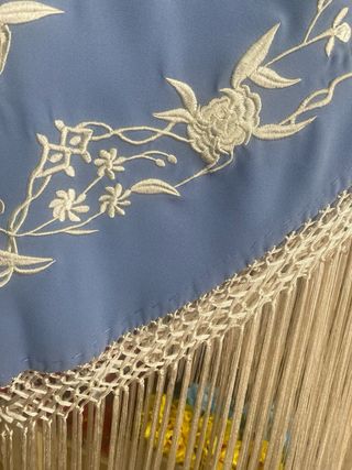 Mantoncillo Flamenco Bordado Blanco