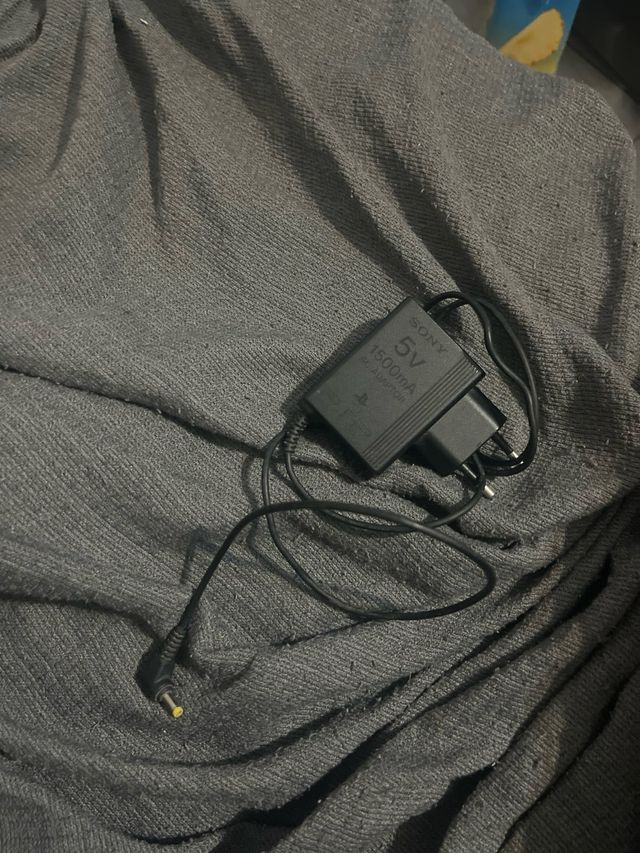 PSP Sony Negra con Cargador