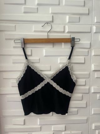 Top Bershka Negro con Encaje