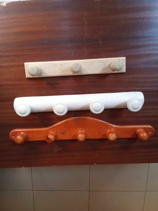 3 Percheros de Madera