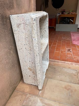 Fregadero de piedra antiguo