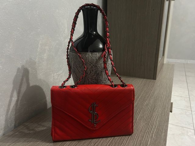 Borsa rossa simile Saint Laurent