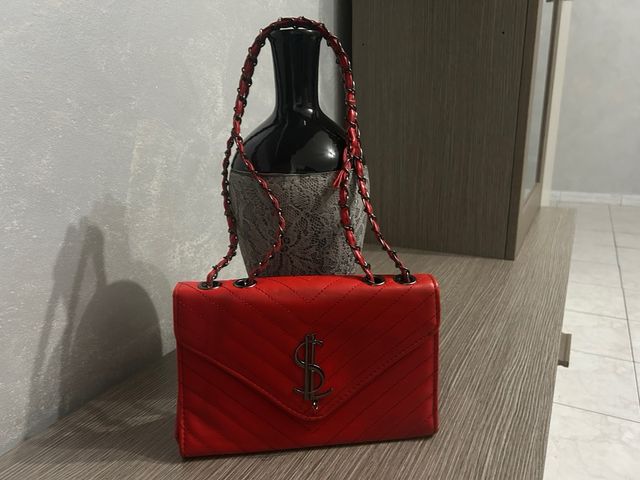 Borsa rossa simile Saint Laurent