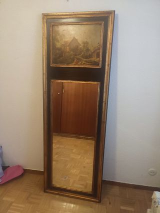 Espejo antiguo con marco dorado