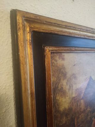 Espejo antiguo con marco dorado