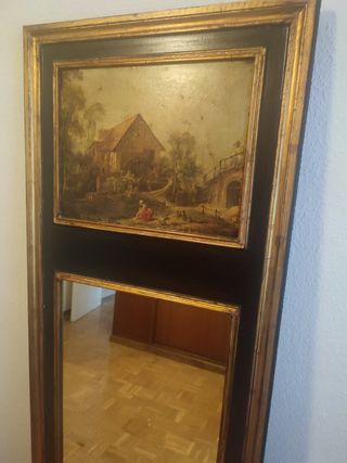 Espejo antiguo con marco dorado