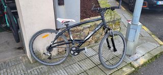 Bicicleta de paseo btwin negra