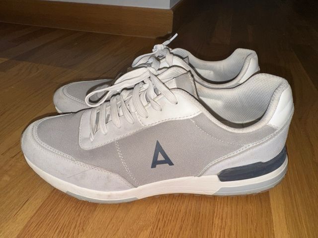 Zapatillas Álvaro Moreno Grises y Blancas