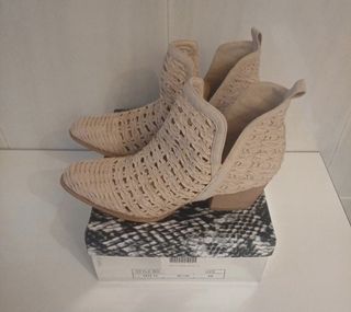 Botines camperos beige talla 38